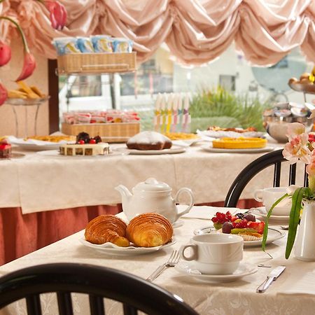 Hotel Villa Luigia リミニ エクステリア 写真