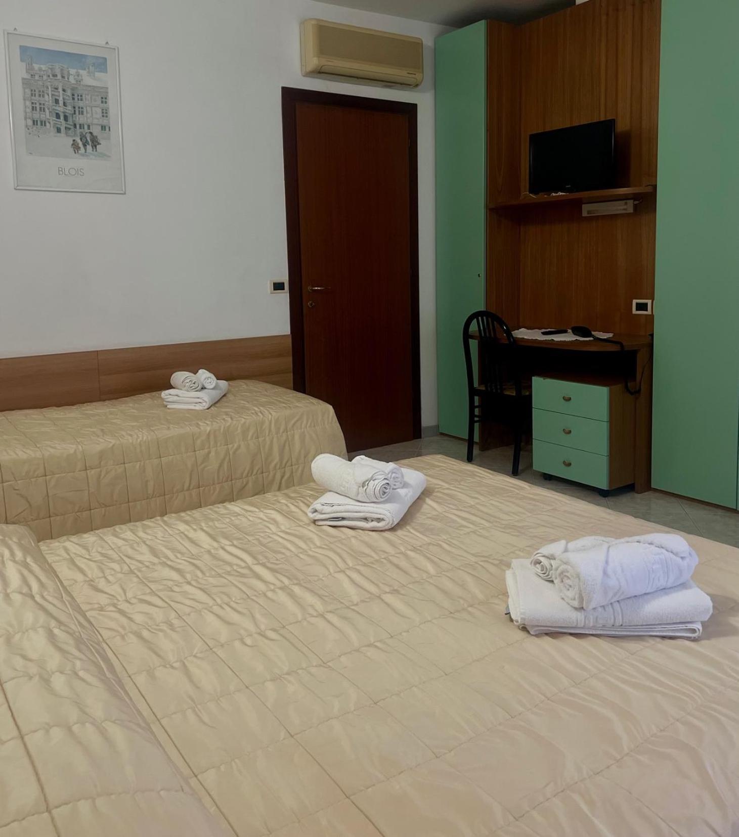Hotel Villa Luigia リミニ エクステリア 写真