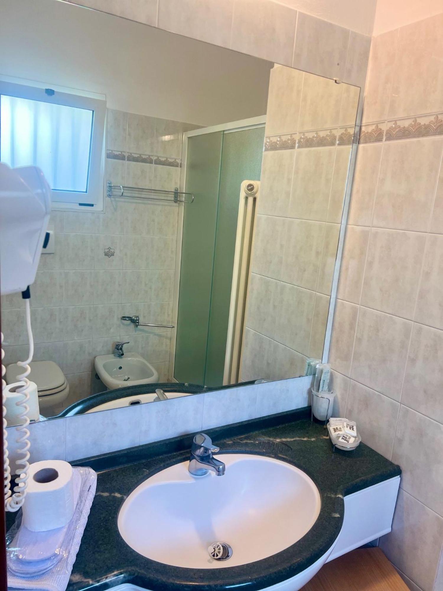 Hotel Villa Luigia リミニ エクステリア 写真