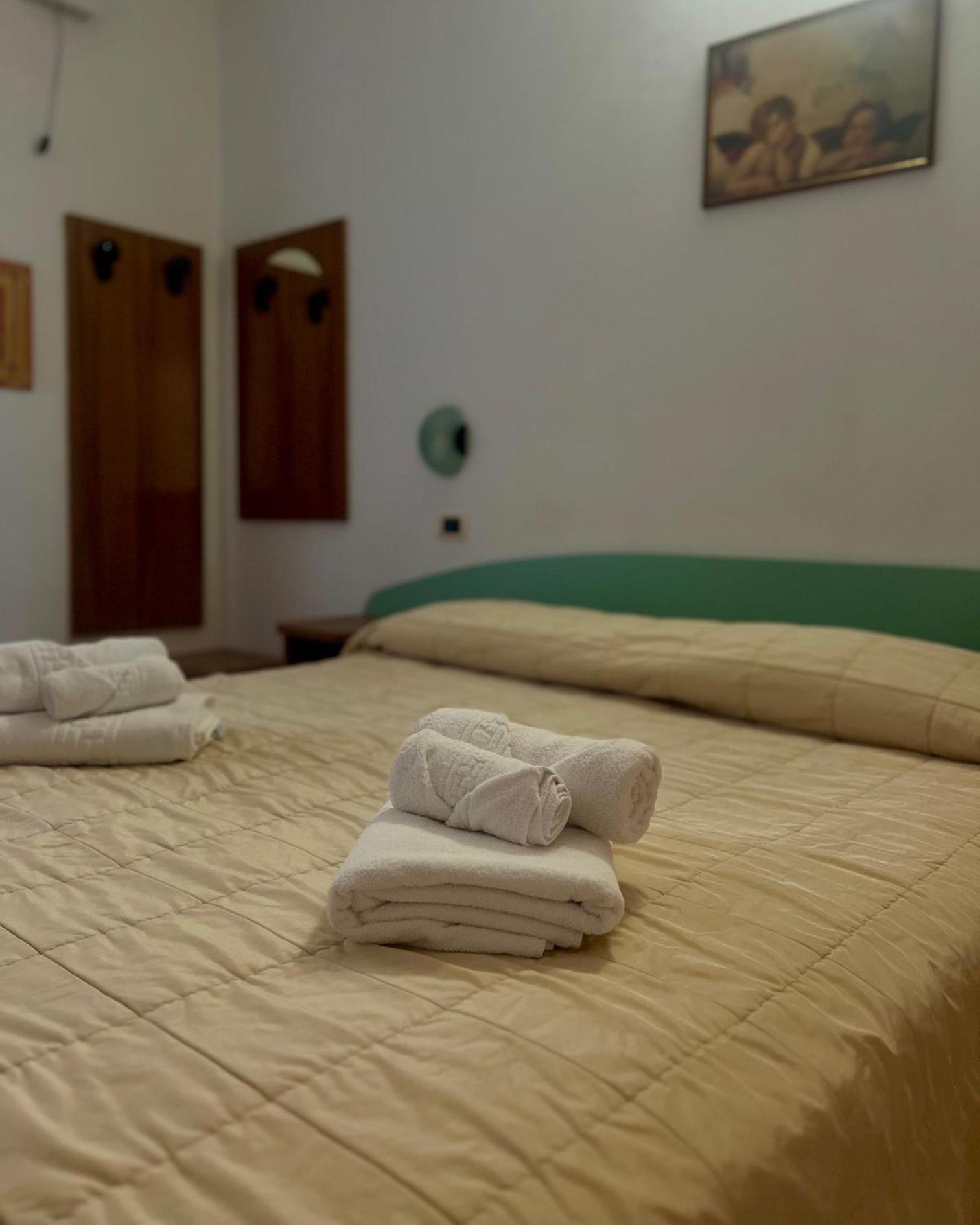Hotel Villa Luigia リミニ エクステリア 写真