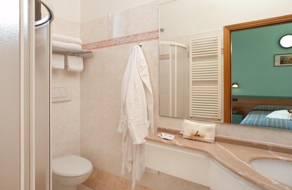 Hotel Villa Luigia リミニ エクステリア 写真